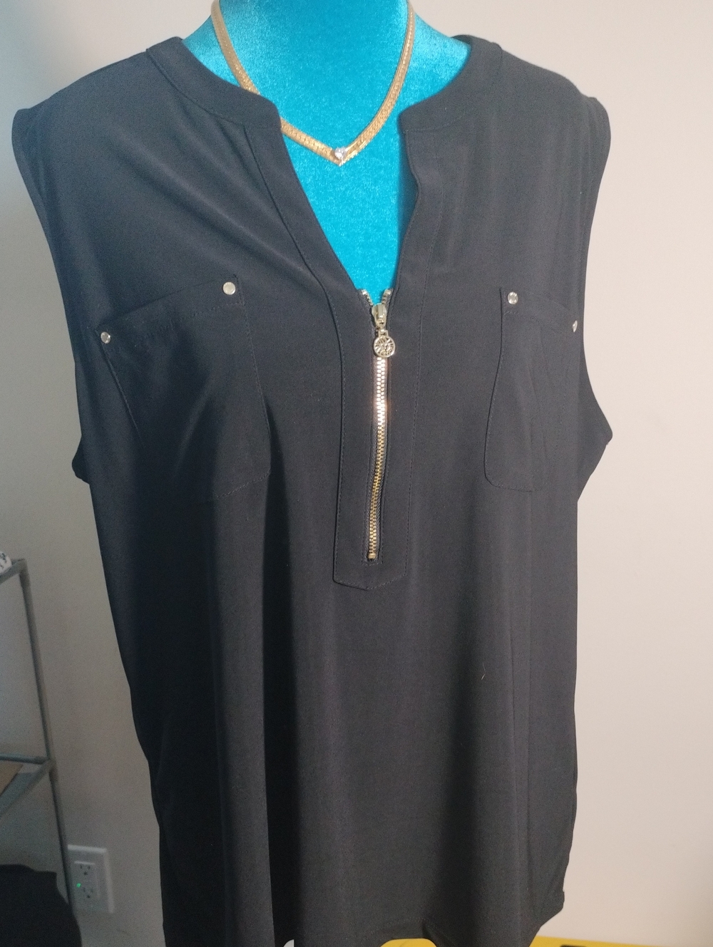 Anne Klein Black Sleeveless Zip-Front Tank